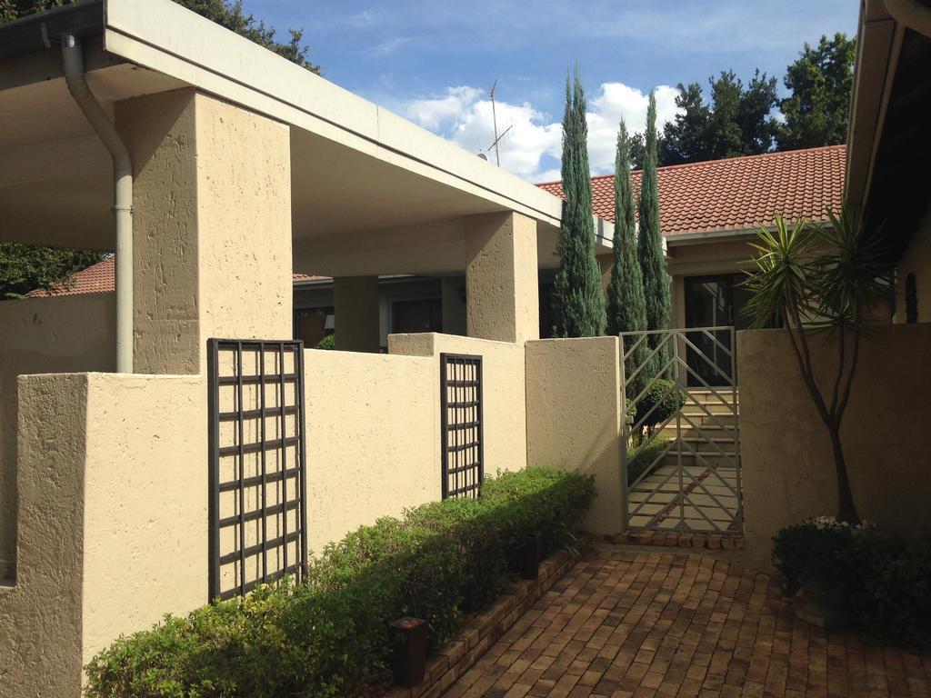 A Hundred Thousand Welcomes B&B Sandton Buitenkant foto