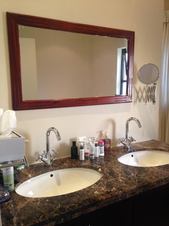 A Hundred Thousand Welcomes B&B Sandton Kamer foto