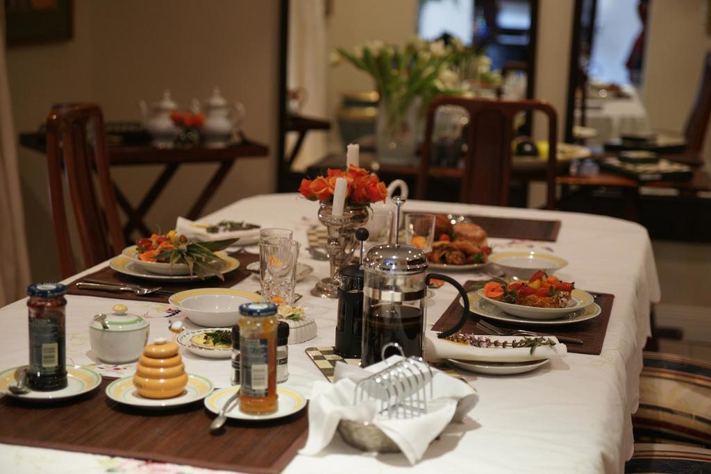 A Hundred Thousand Welcomes B&B Sandton Buitenkant foto